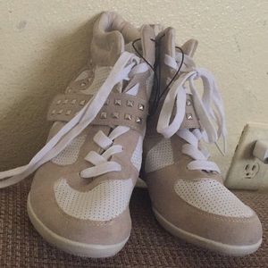 I am sell wedge sneaker
